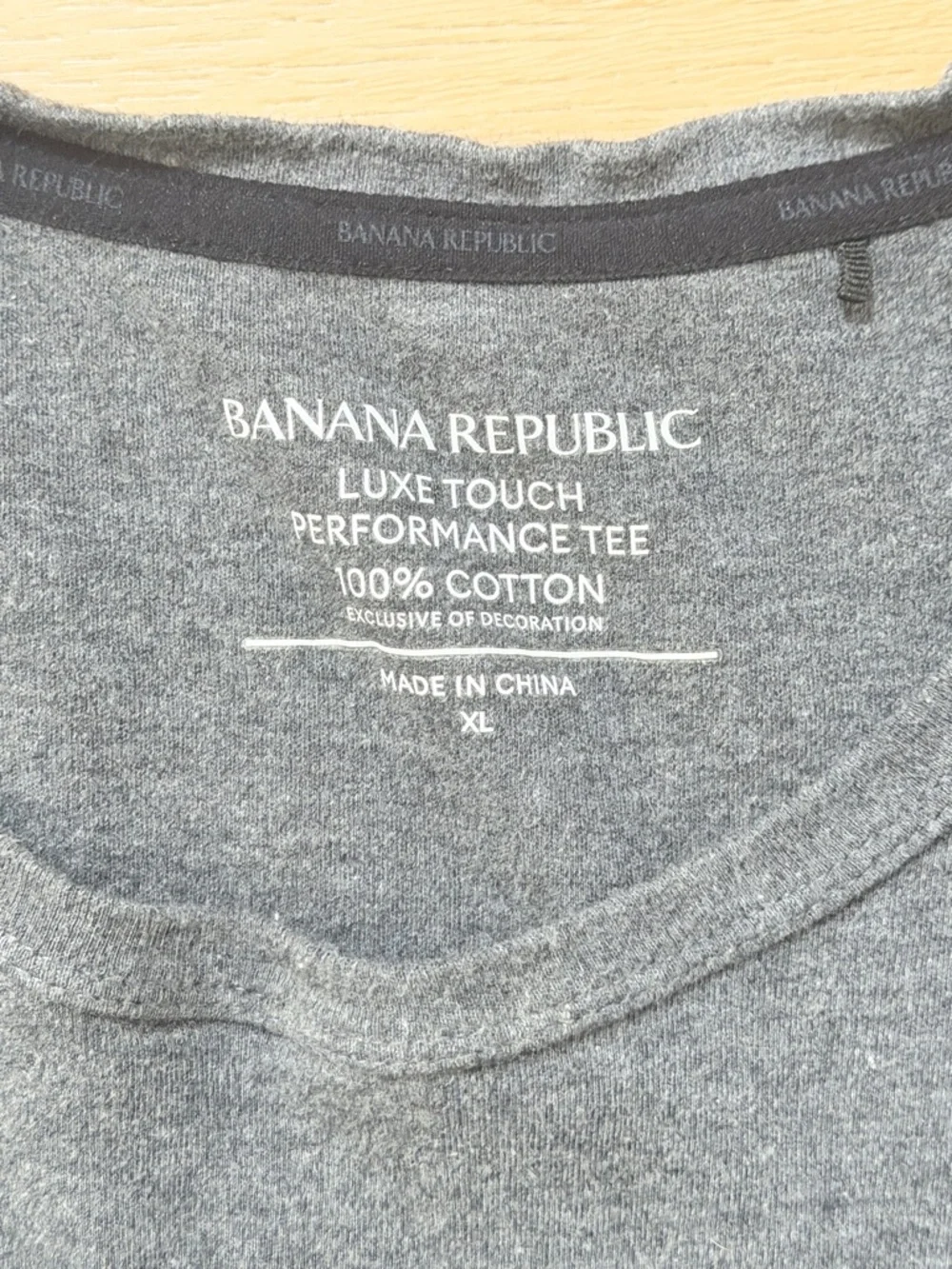 Banana Republic Men's Dark Gray Crew Neck Short Sleeve Tee